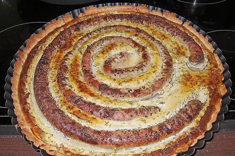 Bratwurst Torte mit Senfkruste Rezept