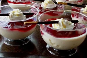 Eierlikörcreme mit Früchten Rezept