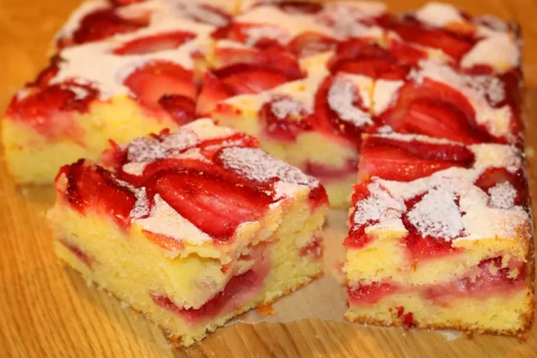 Erdbeerkuchen vom Blech Rezept