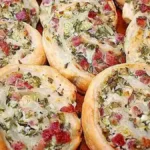 Flammkuchenrolle zum Mittagessen Rezept