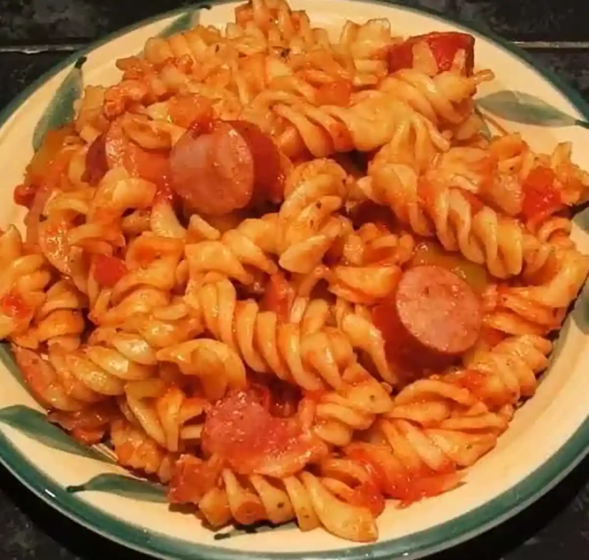 Wurst Nudelpfanne Rezept zum Sattessen! - Schnelle und Einfache Rezepte