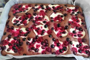 3 Minuten Kirschkuchen Rezept, ein Tassenrezept!