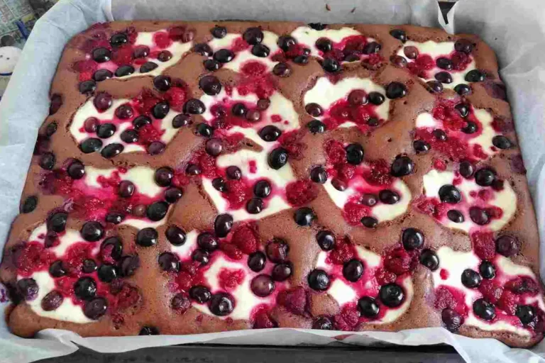 3 Minuten Kirschkuchen Rezept, ein Tassenrezept!