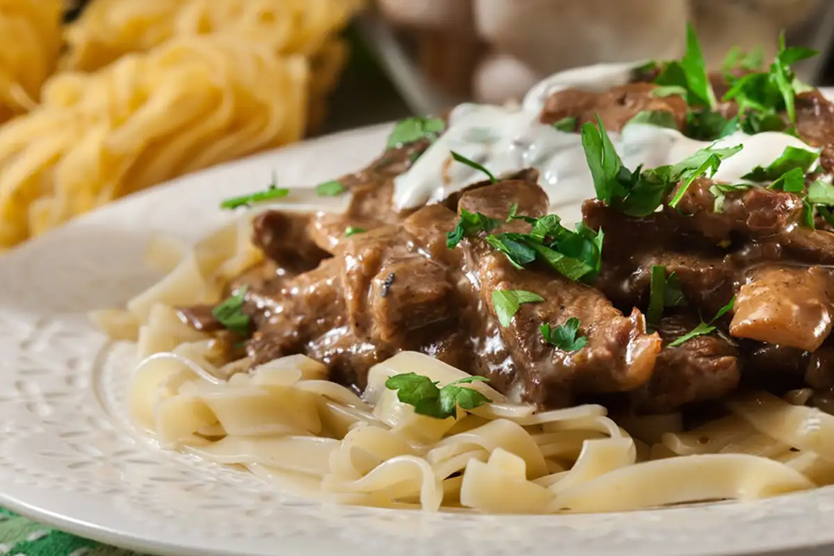 Boeuf Stroganoff Rezept, es schmeckt köstlich