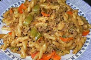 Curryrahm Nudeln mit Hackfleisch Rezept