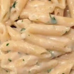 Nudeln mit cremiger Knoblauch-Käsesoße Rezept, die ihr lieben werdet