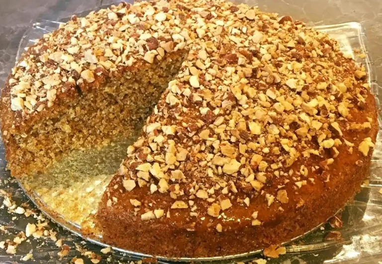 Saftiger Nusskuchen Rezept: macht unglaublich süchtig!