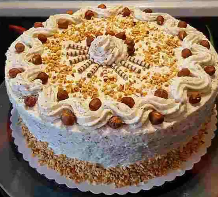 Sahne-Nuss-Torte Rezept - Schnelle und Einfache Rezepte