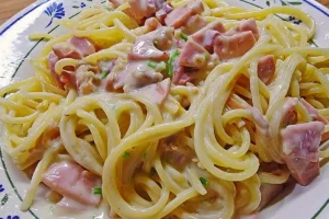 Spaghetti Mit Schinken Sahne-Sosse Rezept