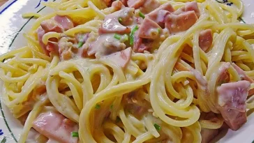 Spaghetti Mit Schinken Sahne-Sosse Rezept