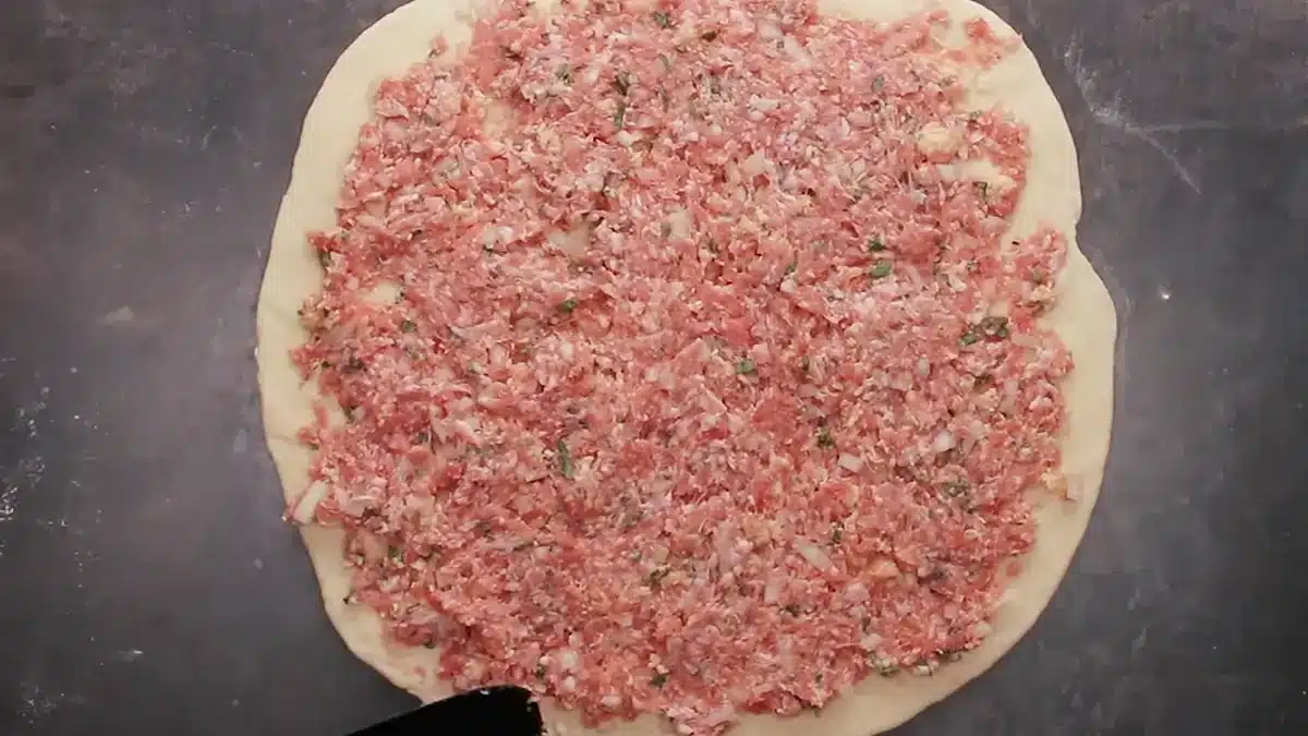 Teig eingerollt mit Hackfleisch Rezept in null Komma nichts fertig!