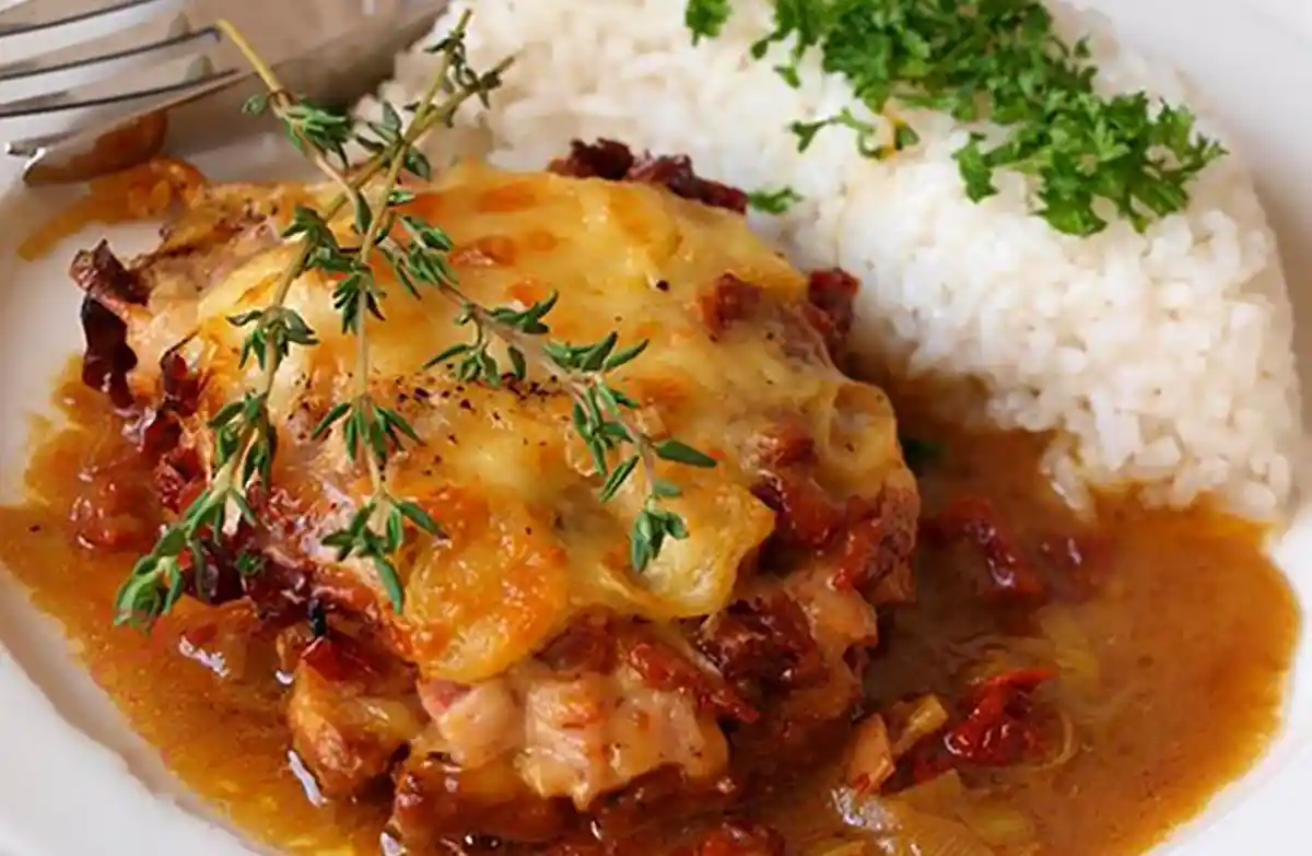 Überbackene Kotelett mit Speck und Mozzarella Rezept