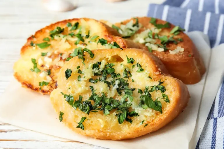 Überbackenes Brot mit gebackenem Knoblauch Rezept