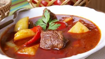 Ungarisches Gulasch mit Kartoffeln Rezept