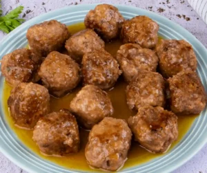 Weinfleischbällchen Rezept: zart und saftig für ein einzigartiges zweites Gericht!