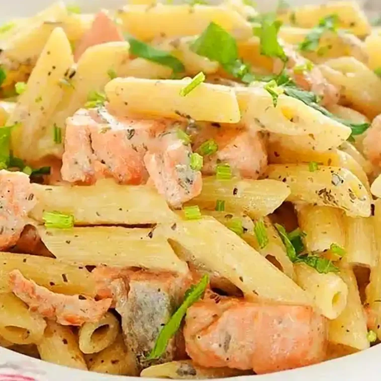 Zitronige Penne mit Lachs und Lauch Rezept