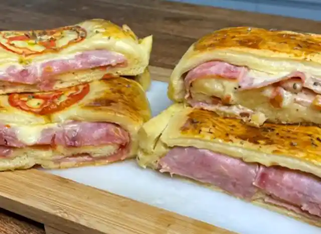 Blätterteig Strudel mit Schinken und Käse