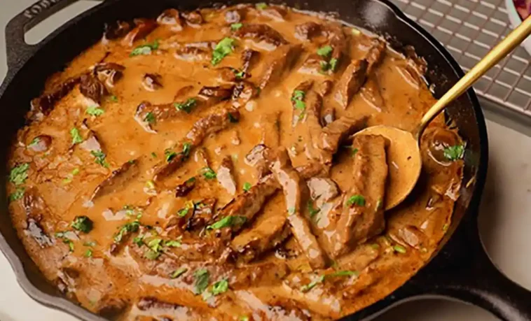 Bœuf Stroganoff mit zartem Rinderfilet Rezept - Schnelle und Einfache ...