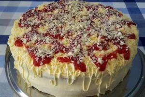 Erdbeer-Spaghettieis-Torte Rezept