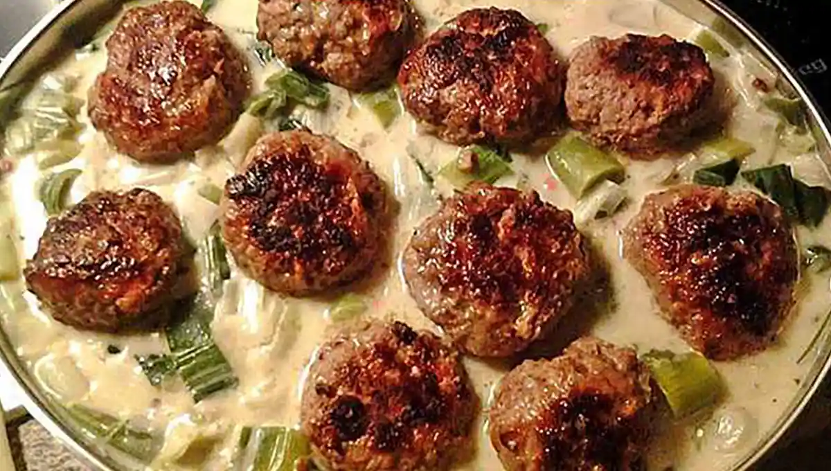 Ganz Einfach Und So Übertrieben Lecker: Frikadellen In Gemüse Sahne ...