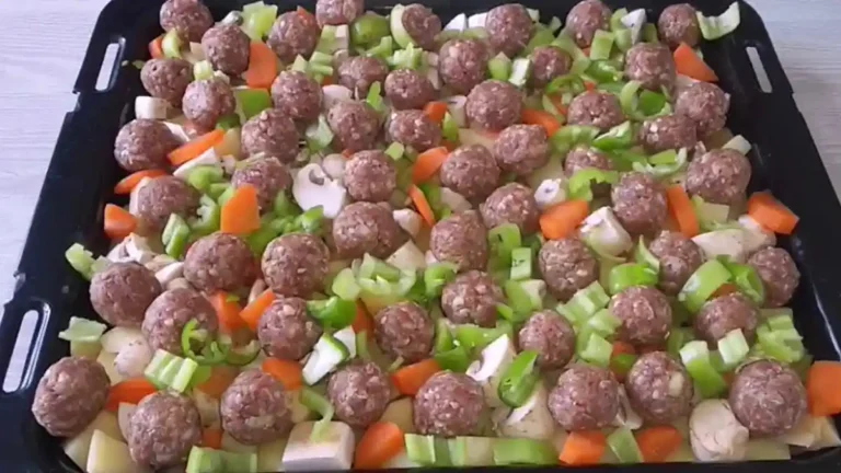 Gemüse Mit Hackbällchen Aus Dem Backofen In 15 Minuten Zubereitet!