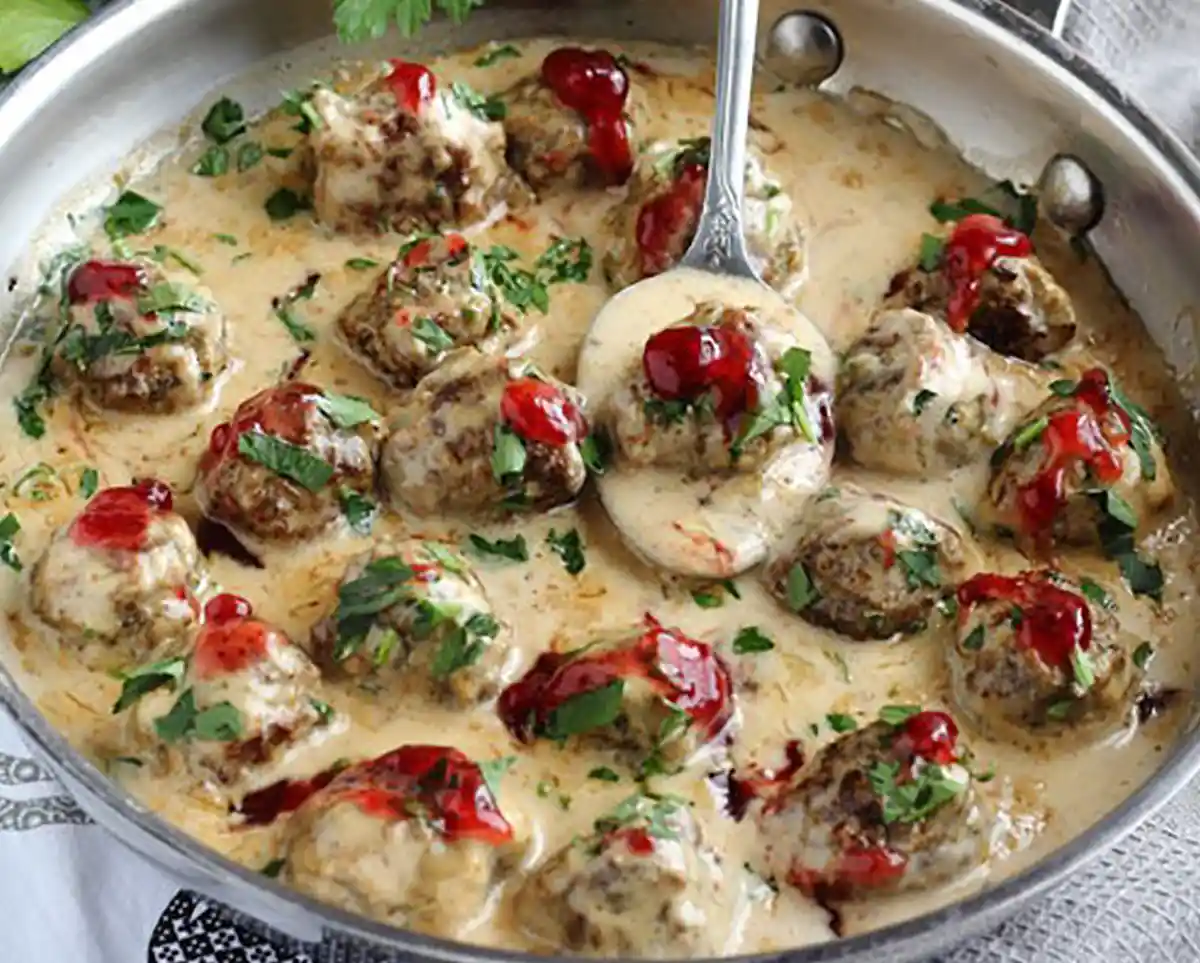 Hackbällchen in cremiger Champignon-Soße Rezept