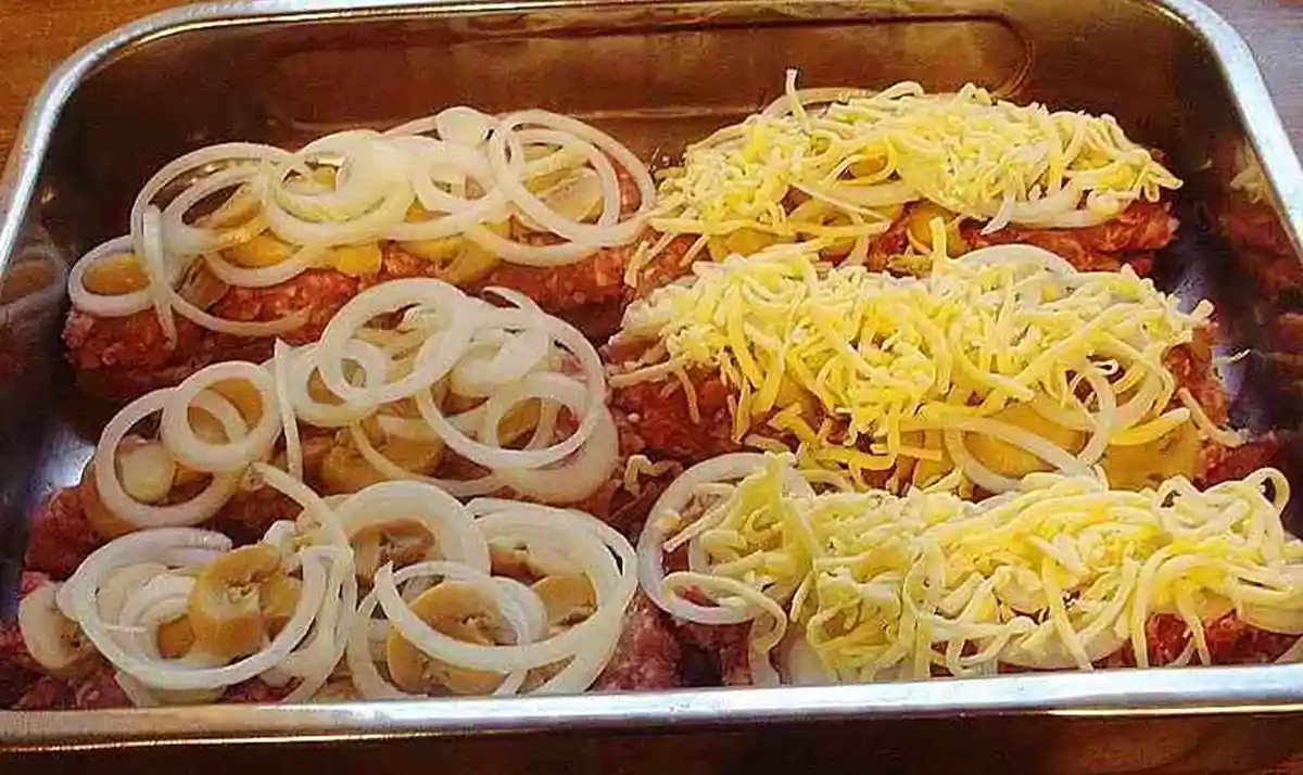Sahneschnitzel mit Mett & Käse Rezept, überbacken