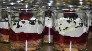Schwarzwalder Kirsch Dessert Rezept in 10 Minuten zubereitet!