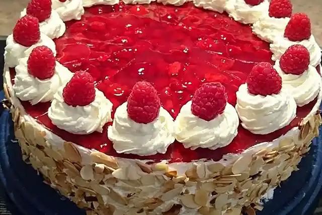 Windbeutel-Torte Rezept: Ganz klassisch, aber immer wieder lecker