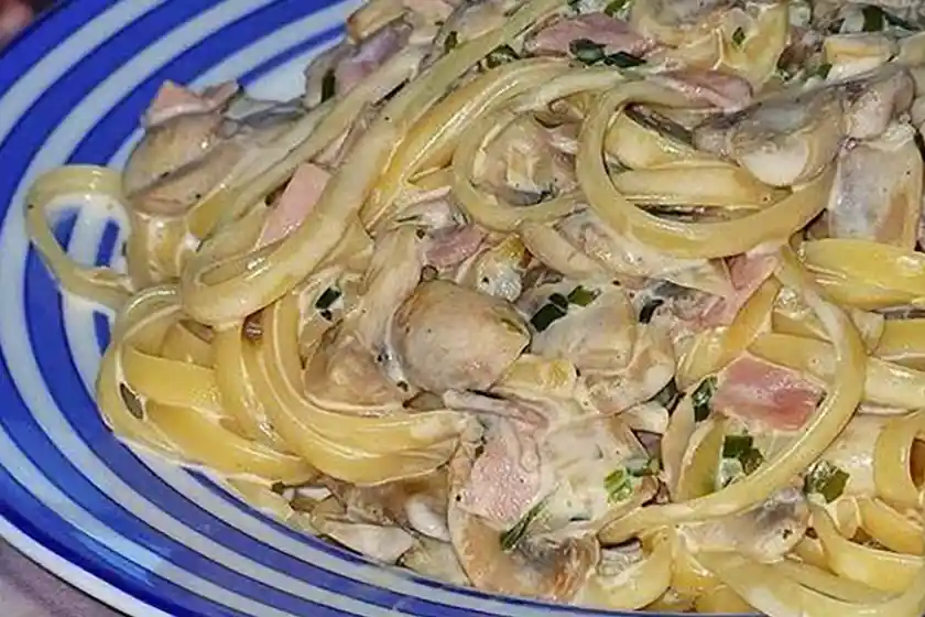 Cremige Spaghetti mit Champignons Rezept