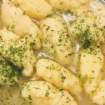 Einfach wunderbar, das Rezept für Grießnockerl auf Omas Art! Einfach, schnell und lecker!
