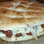 Fladenbrot mit Hackfleisch aus dem Backofen Rezept