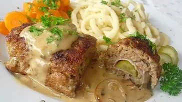 Hackröllchen in Zwiebelsoße Rezept