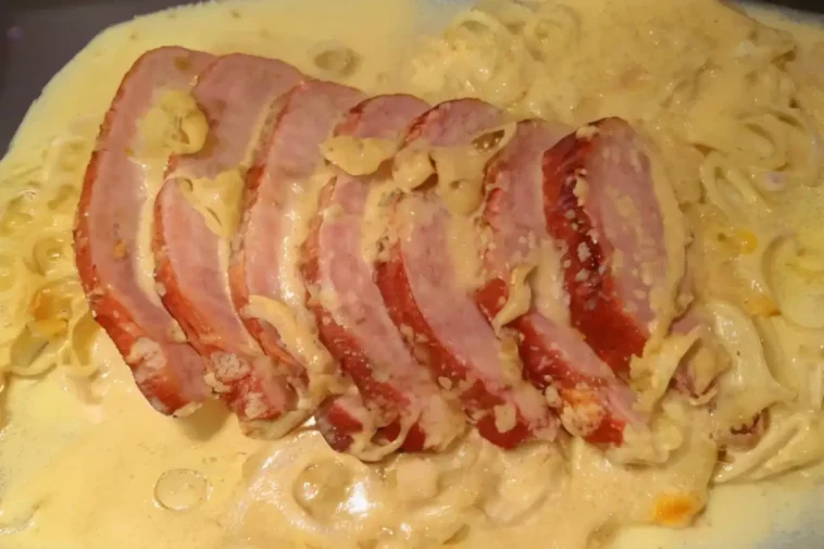 Honig-Senf Kassler auf Rahm-Zwiebeln Rezept - Schnelle und Einfache Rezepte