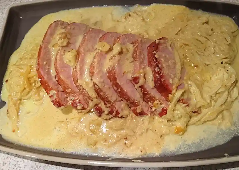 Honig-Senf Kassler auf Rahm-Zwiebeln Rezept - Schnelle und Einfache Rezepte