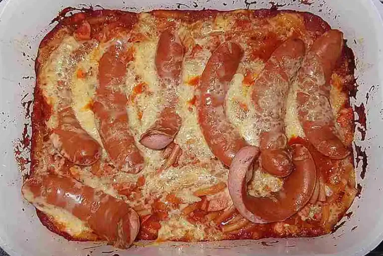 Makkaroni-Würstchen-Auflauf Rezept: Ein herzhaftes Genusserlebnis!