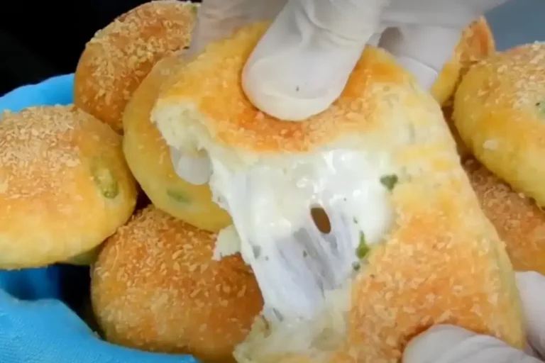 Megalecker Knoblauch Brötchen gefüllt mit Mozzarella Käse Rezept
