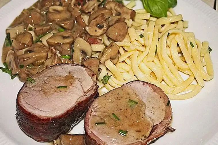 NT-Schweinefilet im Speckmantel mit Champignons und Spätzle Rezept