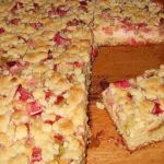 Rhabarberkuchen mit Quarkcreme und Streuseln Rezept