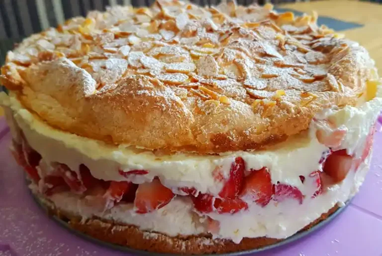 Schneemousse Erdbeertorte Rezept