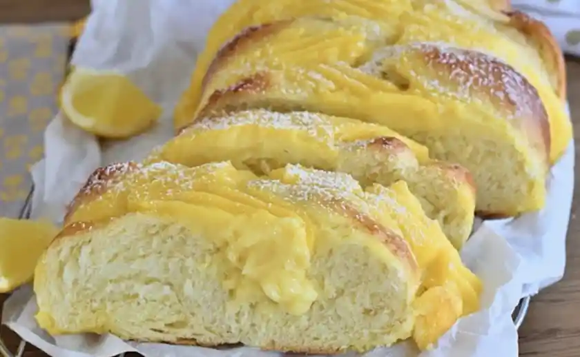 Vanille Zopf gefüllt mit Pudding Rezept, soft und fluffig wie vom Bäcker!