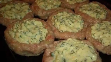 Herzhafte Hackfleisch-Nester mit Käse-Füllung aus dem Ofen