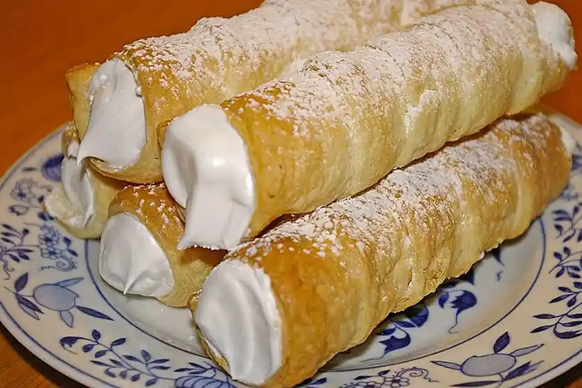 Luftige Schaumrollen Rezept: Ein Leckerbissen zum Verwöhnen!
