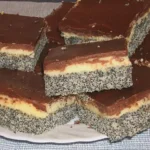 Mohnkuchen mit Vanillecreme und Schoko: Perfekter Blechkuchen, der immer gelingt