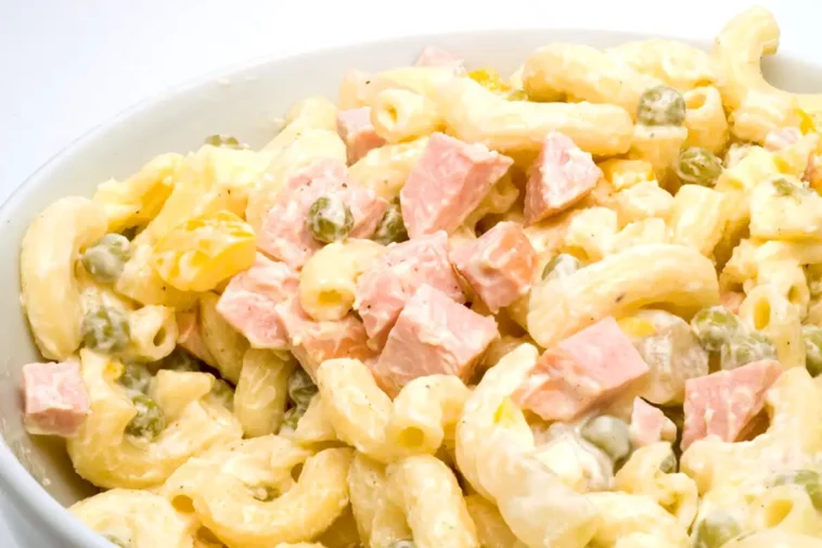 Nudelsalat mit erfrischender Joghurtsoße Rezept - Schnelle und Einfache ...