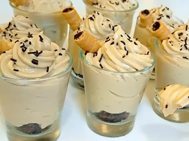 Schnelle Capuccino-Creme, die wie Tiramisu schmeckt, in nur 3 Minuten ...