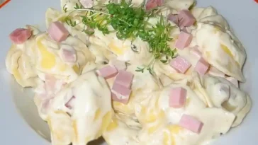 Tortellini in cremiger Käse-Sahne-Soße Rezept: Einfach unwiderstehlich!