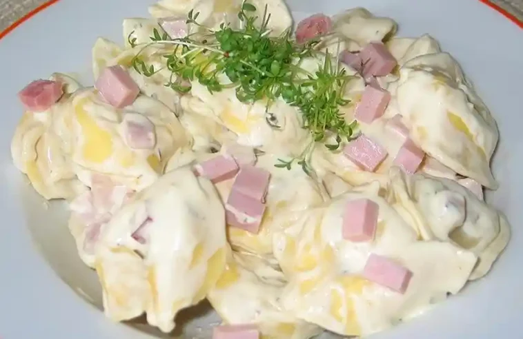 Tortellini in cremiger Käse-Sahne-Soße Rezept: Einfach unwiderstehlich!