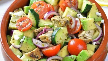 Dieser köstliche Salat reinigt den Magen und unterstützt beim Abnehmen!