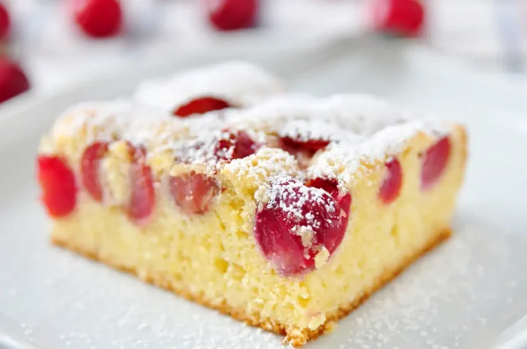 Saftiger Kirsch Joghurt Kuchen: Ein Leckerbissen für Jeden